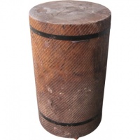 Разрубочная колода дуб H100 cм. D55-65 см. на деревянных брусьях