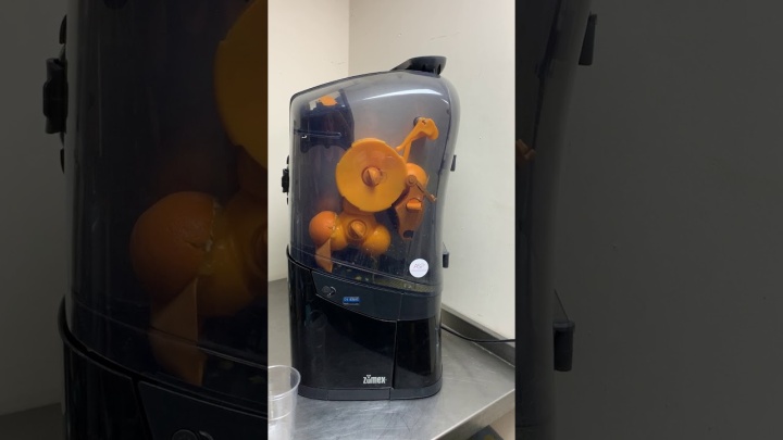 Zumex Minex Commercial Orange Juice / Juicer Automatic Machine