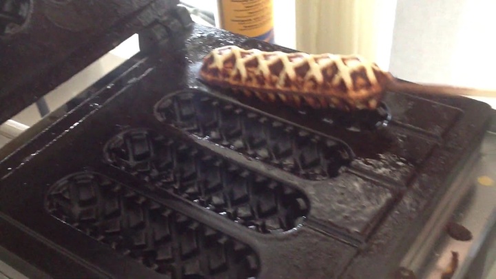 GES 80 : Waffle iron for hot-dog waffle (2/2)